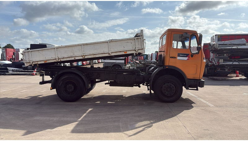 Mercedes-Benz SK 1628 (V8 / LAMES / GRAND PONT / POMPE MANUELLE) - شاحنة قلاب: صورة 4 Mercedes-Benz SK 1628 (V8 / LAMES / GRAND PONT / POMPE MANUELLE) - شاحنة قلاب: صورة 4