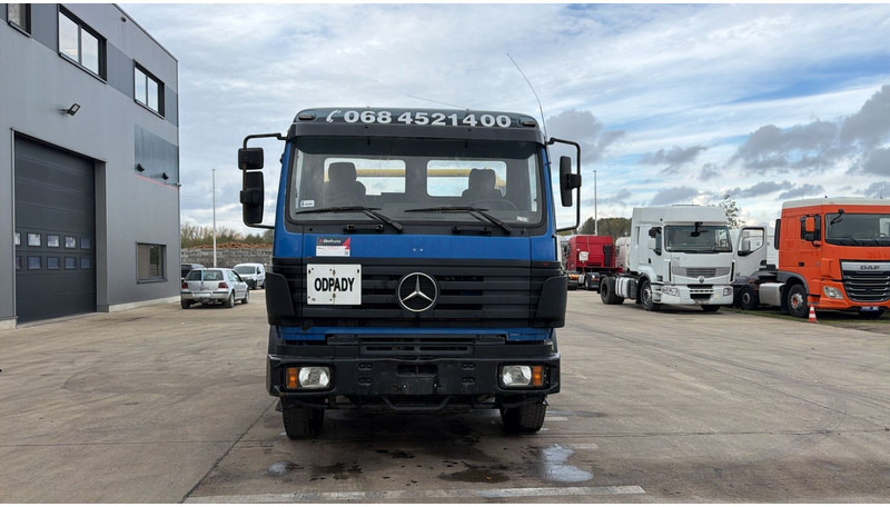 Mercedes-Benz SK 1831 (LAMES / STEEL SUSP. / V6 / BOITE MANUELLE / GRANT PONT / BIG AXLE) - شاحنات الحاويات / جسم علوي قابل للتغيير شاحنة, شاحنة كرين: صورة 2 Mercedes-Benz SK 1831 (LAMES / STEEL SUSP. / V6 / BOITE MANUELLE / GRANT PONT / BIG AXLE) - شاحنات الحاويات / جسم علوي قابل للتغيير شاحنة, شاحنة كرين: صورة 2