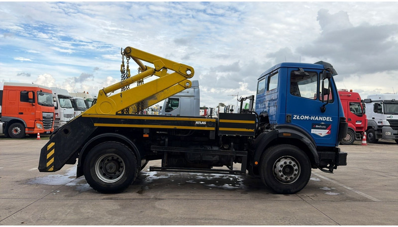 Mercedes-Benz SK 1831 (LAMES / STEEL SUSP. / V6 / BOITE MANUELLE / GRANT PONT / BIG AXLE) - شاحنات الحاويات / جسم علوي قابل للتغيير شاحنة, شاحنة كرين: صورة 3 Mercedes-Benz SK 1831 (LAMES / STEEL SUSP. / V6 / BOITE MANUELLE / GRANT PONT / BIG AXLE) - شاحنات الحاويات / جسم علوي قابل للتغيير شاحنة, شاحنة كرين: صورة 3