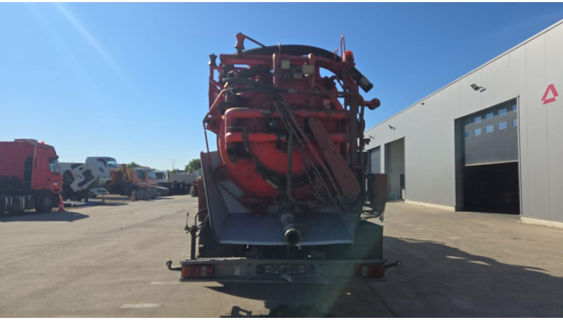 Mercedes-Benz SK 2435 (15.000 L / V8 AVEC 2X TURBO / BOITE MANUELLE / TRES BONNE ETAT / GRAND PONT) - شاحنة الشفط: صورة 5 Mercedes-Benz SK 2435 (15.000 L / V8 AVEC 2X TURBO / BOITE MANUELLE / TRES BONNE ETAT / GRAND PONT) - شاحنة الشفط: صورة 5