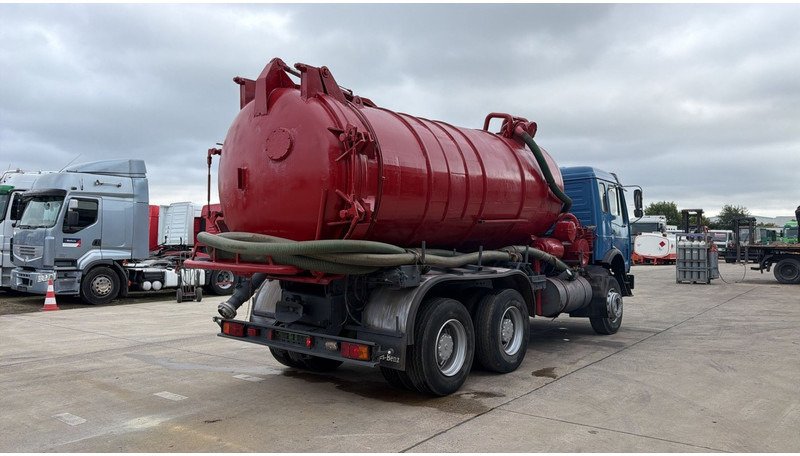 Mercedes-Benz SK 2626 (6X4 / GRAND PONT / LAMES / 14000 LITERS) - شاحنة الشفط: صورة 4 Mercedes-Benz SK 2626 (6X4 / GRAND PONT / LAMES / 14000 LITERS) - شاحنة الشفط: صورة 4