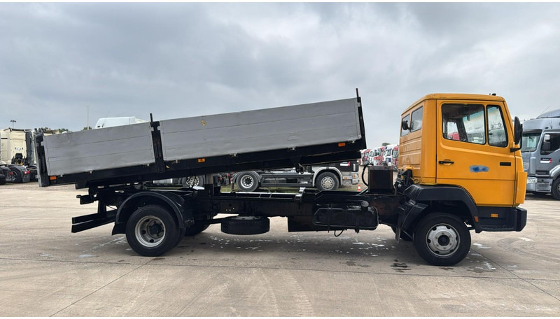 Mercedes-Benz SK 814 (MANUAL PUMP / POMPE MANUELLE / LAMES) - شاحنة قلاب: صورة 3 Mercedes-Benz SK 814 (MANUAL PUMP / POMPE MANUELLE / LAMES) - شاحنة قلاب: صورة 3