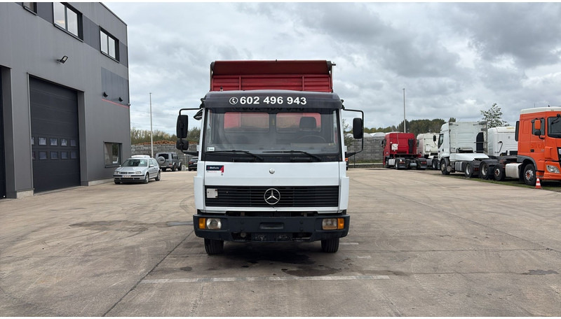 Mercedes-Benz SK 814 (SPER / AUXILAIRY / MANUAL PUMP / STEEL SUSP. / 6 CYLINDER / 3 WAY TIPPER / PERFECT) - شاحنة قلاب: صورة 2 Mercedes-Benz SK 814 (SPER / AUXILAIRY / MANUAL PUMP / STEEL SUSP. / 6 CYLINDER / 3 WAY TIPPER / PERFECT) - شاحنة قلاب: صورة 2