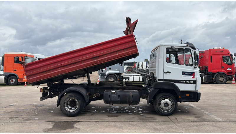 Mercedes-Benz SK 814 (SPER / AUXILAIRY / MANUAL PUMP / STEEL SUSP. / 6 CYLINDER / 3 WAY TIPPER / PERFECT) - شاحنة قلاب: صورة 5 Mercedes-Benz SK 814 (SPER / AUXILAIRY / MANUAL PUMP / STEEL SUSP. / 6 CYLINDER / 3 WAY TIPPER / PERFECT) - شاحنة قلاب: صورة 5