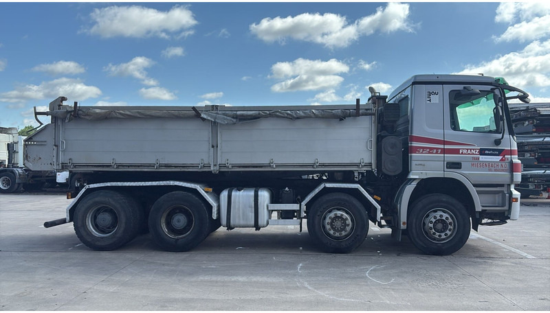 Mercedes-Benz actros 3241 (8X4 / LAMES / GRAND PONT / GRAND BENNE / TRES BONNE ETAT) - شاحنة قلاب: صورة 4 Mercedes-Benz actros 3241 (8X4 / LAMES / GRAND PONT / GRAND BENNE / TRES BONNE ETAT) - شاحنة قلاب: صورة 4