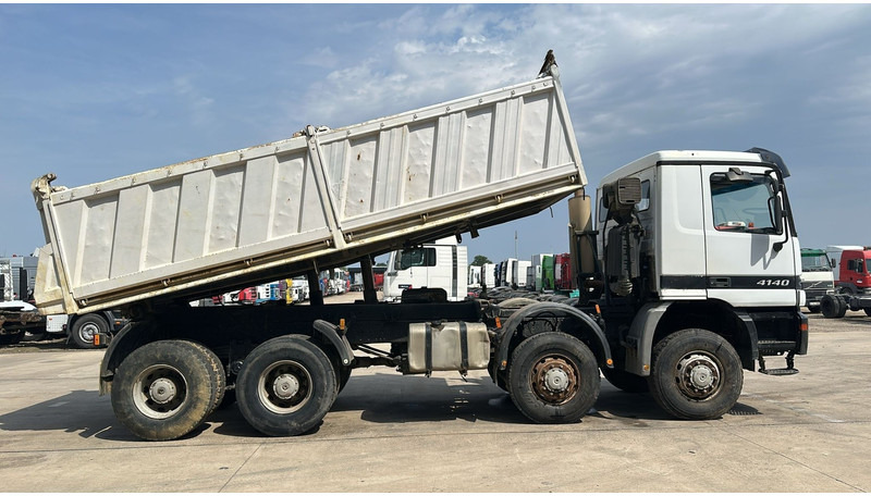 Mercedes-Benz actros 4140 (8X8 / BOITE MANUELLE / MANUAL GEARBOX / LAMES / GRAND PONT / BIG AXLE) - شاحنة قلاب: صورة 3 Mercedes-Benz actros 4140 (8X8 / BOITE MANUELLE / MANUAL GEARBOX / LAMES / GRAND PONT / BIG AXLE) - شاحنة قلاب: صورة 3