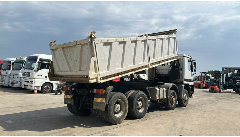 Mercedes-Benz actros 4140 (8X8 / BOITE MANUELLE / MANUAL GEARBOX / LAMES / GRAND PONT / BIG AXLE) - شاحنة قلاب: صورة 4 Mercedes-Benz actros 4140 (8X8 / BOITE MANUELLE / MANUAL GEARBOX / LAMES / GRAND PONT / BIG AXLE) - شاحنة قلاب: صورة 4