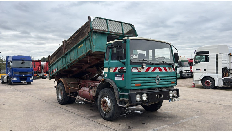 Renault G 300 Manager (LAMES / STEEL SUSP. / GRAND PONT / POMPE MANUELLE) - شاحنة قلاب: صورة 3 Renault G 300 Manager (LAMES / STEEL SUSP. / GRAND PONT / POMPE MANUELLE) - شاحنة قلاب: صورة 3