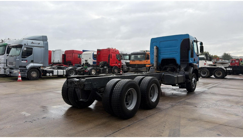 Renault KERAX 420 (LAMES / GRAND PONT / STEEL SUSP. / BIG AXLE / MANUAL GEARBOX / BOITE MANUELLE) - شاحنة هيكل كابينة: صورة 4 Renault KERAX 420 (LAMES / GRAND PONT / STEEL SUSP. / BIG AXLE / MANUAL GEARBOX / BOITE MANUELLE) - شاحنة هيكل كابينة: صورة 4