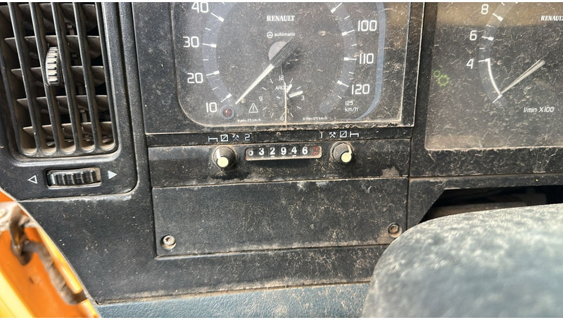 شاحنة قلاب Renault Kerax 385 (POMPE MANUELLE / MANUAL PUMP / 6X4 / LAMES / GRAND PONT): صورة 14