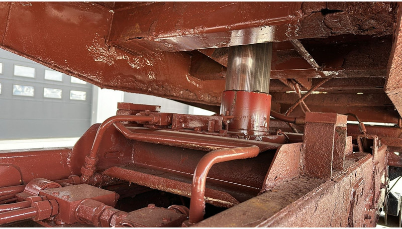 شاحنة قلاب Renault Kerax 385 (POMPE MANUELLE / MANUAL PUMP / 6X4 / LAMES / GRAND PONT): صورة 12