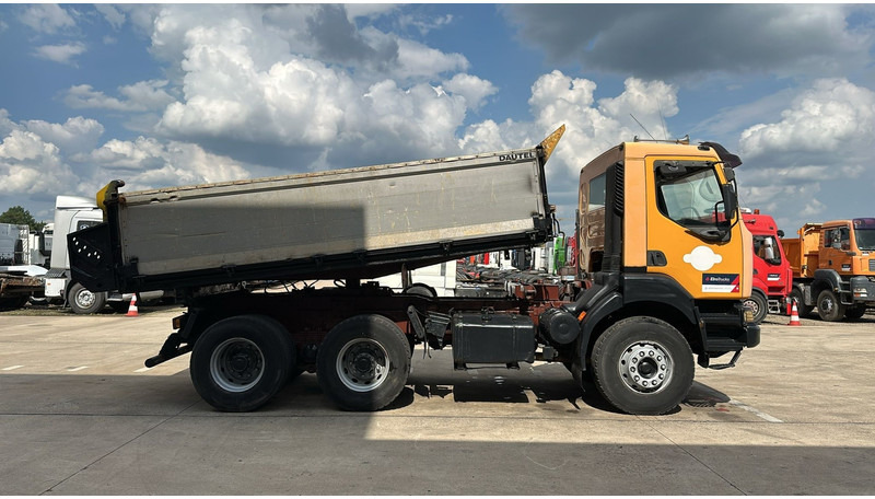 شاحنة قلاب Renault Kerax 385 (POMPE MANUELLE / MANUAL PUMP / 6X4 / LAMES / GRAND PONT): صورة 8