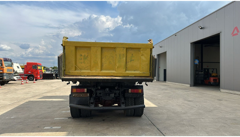 Renault Kerax 385 (POMPE MANUELLE / MANUAL PUMP / 6X4 / LAMES / GRAND PONT) - شاحنة قلاب: صورة 5 Renault Kerax 385 (POMPE MANUELLE / MANUAL PUMP / 6X4 / LAMES / GRAND PONT) - شاحنة قلاب: صورة 5