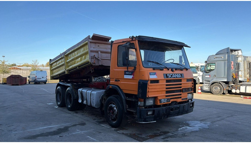 Scania 92 M (MANUAL PUMP / 6X4 / STEEL SUSP. / LAMES / POMPE MANUELLE) - شاحنة قلاب: صورة 3 Scania 92 M (MANUAL PUMP / 6X4 / STEEL SUSP. / LAMES / POMPE MANUELLE) - شاحنة قلاب: صورة 3