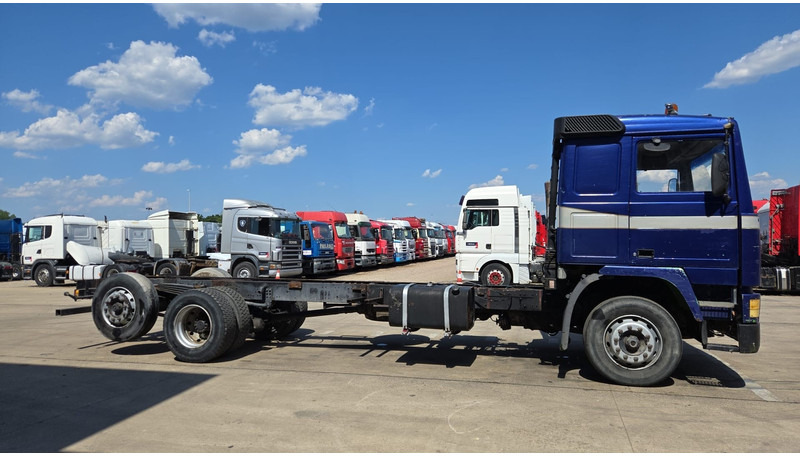 Volvo F 12 - 360 (FULL STEEL SUSPENSION / MANUAL PUMP / SUSP. LAMES / 6X2) - شاحنة هيكل كابينة: صورة 4 Volvo F 12 - 360 (FULL STEEL SUSPENSION / MANUAL PUMP / SUSP. LAMES / 6X2) - شاحنة هيكل كابينة: صورة 4