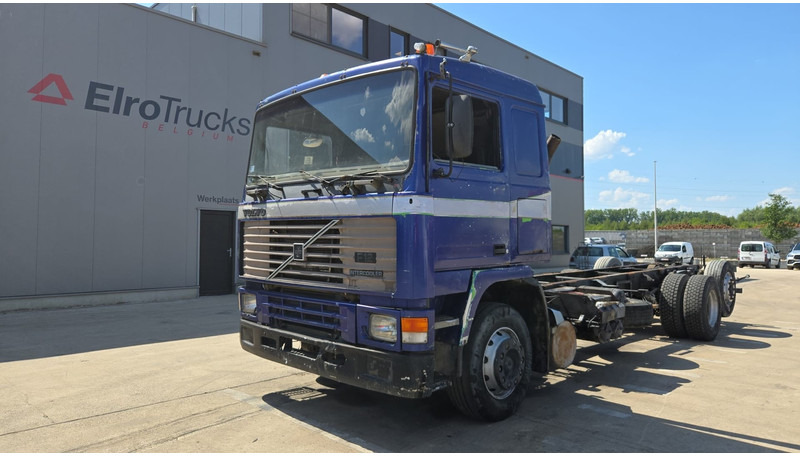 Volvo F 12 - 360 (FULL STEEL SUSPENSION / MANUAL PUMP / SUSP. LAMES / 6X2) - شاحنة هيكل كابينة: صورة 1 Volvo F 12 - 360 (FULL STEEL SUSPENSION / MANUAL PUMP / SUSP. LAMES / 6X2) - شاحنة هيكل كابينة: صورة 1