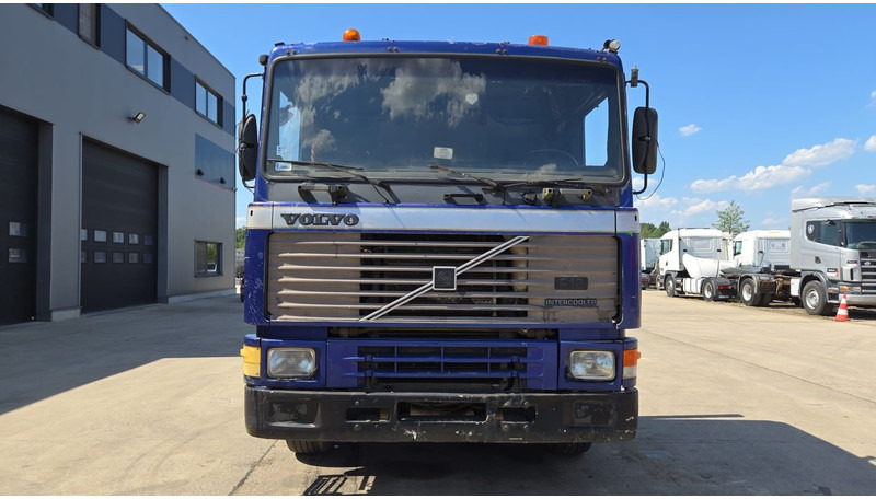 Volvo F 12 - 360 (FULL STEEL SUSPENSION / MANUAL PUMP / SUSP. LAMES / 6X2) - شاحنة هيكل كابينة: صورة 2 Volvo F 12 - 360 (FULL STEEL SUSPENSION / MANUAL PUMP / SUSP. LAMES / 6X2) - شاحنة هيكل كابينة: صورة 2