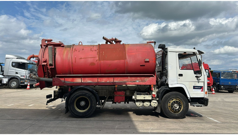 Volvo FL 10 - 280 (12.000L / POMPE MANUELLE / MANUAL PUMP / BOITE MANUELLE / MANUAL GEARBOX) - شاحنة الشفط: صورة 4 Volvo FL 10 - 280 (12.000L / POMPE MANUELLE / MANUAL PUMP / BOITE MANUELLE / MANUAL GEARBOX) - شاحنة الشفط: صورة 4