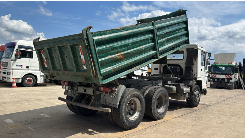 Volvo FL 10 - 280 (LAMES / POMPE MANUELLE / MANUAL PUMP / 6X4 / STEEL SUSP.) - شاحنة قلاب: صورة 4 Volvo FL 10 - 280 (LAMES / POMPE MANUELLE / MANUAL PUMP / 6X4 / STEEL SUSP.) - شاحنة قلاب: صورة 4