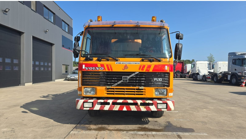 Volvo FL 10 - 320 (10500L + 1500L / 10 TYRES FULL STEEL / HIGH PRESSURE + VACUUM / POMPE MANUELLE / MANUAL PUMP) - شاحنة الشفط: صورة 2 Volvo FL 10 - 320 (10500L + 1500L / 10 TYRES FULL STEEL / HIGH PRESSURE + VACUUM / POMPE MANUELLE / MANUAL PUMP) - شاحنة الشفط: صورة 2