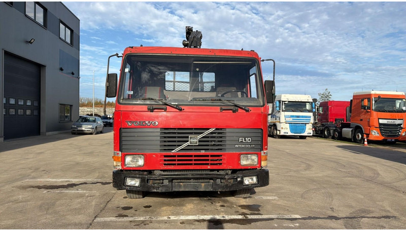 Volvo FL 10 - 320 (MANUAL PUMP / STEEL SUSP. / CRANE / LAMES / POMPE MANUELLE) - شاحنات مسطحة, شاحنة كرين: صورة 2 Volvo FL 10 - 320 (MANUAL PUMP / STEEL SUSP. / CRANE / LAMES / POMPE MANUELLE) - شاحنات مسطحة, شاحنة كرين: صورة 2