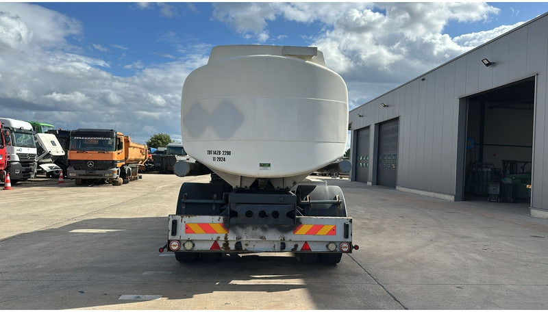 Volvo FL 6-18 (12400 LITERS / 3 COMPARTIMENTS / EURO 2 / STEEL SUSP. / LAMES) - شاحنة صهريج: صورة 5 Volvo FL 6-18 (12400 LITERS / 3 COMPARTIMENTS / EURO 2 / STEEL SUSP. / LAMES) - شاحنة صهريج: صورة 5