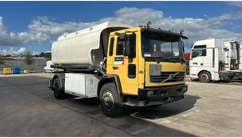 Volvo FL 6-18 (12400 LITERS / 3 COMPARTIMENTS / EURO 2 / STEEL SUSP. / LAMES) - شاحنة صهريج: صورة 3 Volvo FL 6-18 (12400 LITERS / 3 COMPARTIMENTS / EURO 2 / STEEL SUSP. / LAMES) - شاحنة صهريج: صورة 3