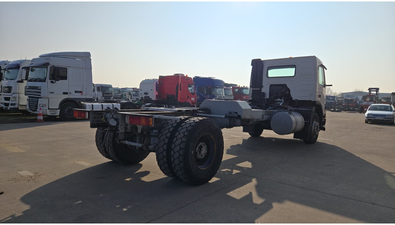 Volvo FM 7 - 290 (60.000 KM ORIGINAL !!! / POMPE MANUELLE / LAMES / GRAND PONT / EX AEROPORT) - شاحنة هيكل كابينة: صورة 5 Volvo FM 7 - 290 (60.000 KM ORIGINAL !!! / POMPE MANUELLE / LAMES / GRAND PONT / EX AEROPORT) - شاحنة هيكل كابينة: صورة 5