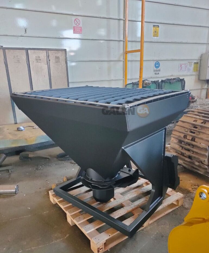 Bobcat Salt/Sand Spreader - مفرشة الرمل/ الملح: صورة 4 Bobcat Salt/Sand Spreader - مفرشة الرمل/ الملح: صورة 4