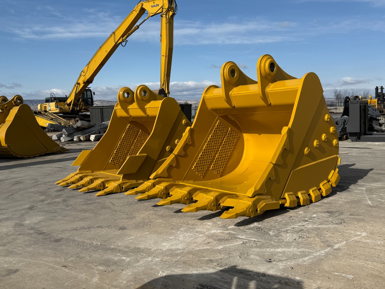 CAT 349 Armored Heavy Duty Bucket - بكت حفار - حفار زحاف: صورة 5 CAT 349 Armored Heavy Duty Bucket - بكت حفار - حفار زحاف: صورة 5