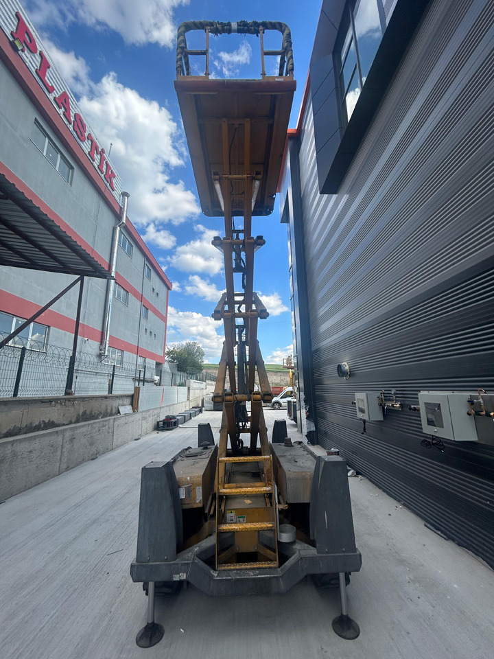 HAULOTTE Compact 12 - رافعة هيدروليكية مقصية: صورة 3 HAULOTTE Compact 12 - رافعة هيدروليكية مقصية: صورة 3