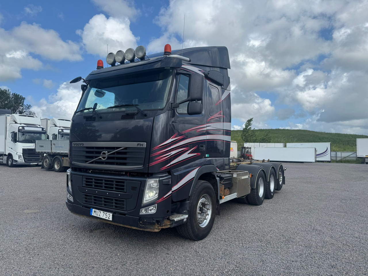 Volvo FH540 - شاحنة ذات خطاف: صورة 1 Volvo FH540 - شاحنة ذات خطاف: صورة 1