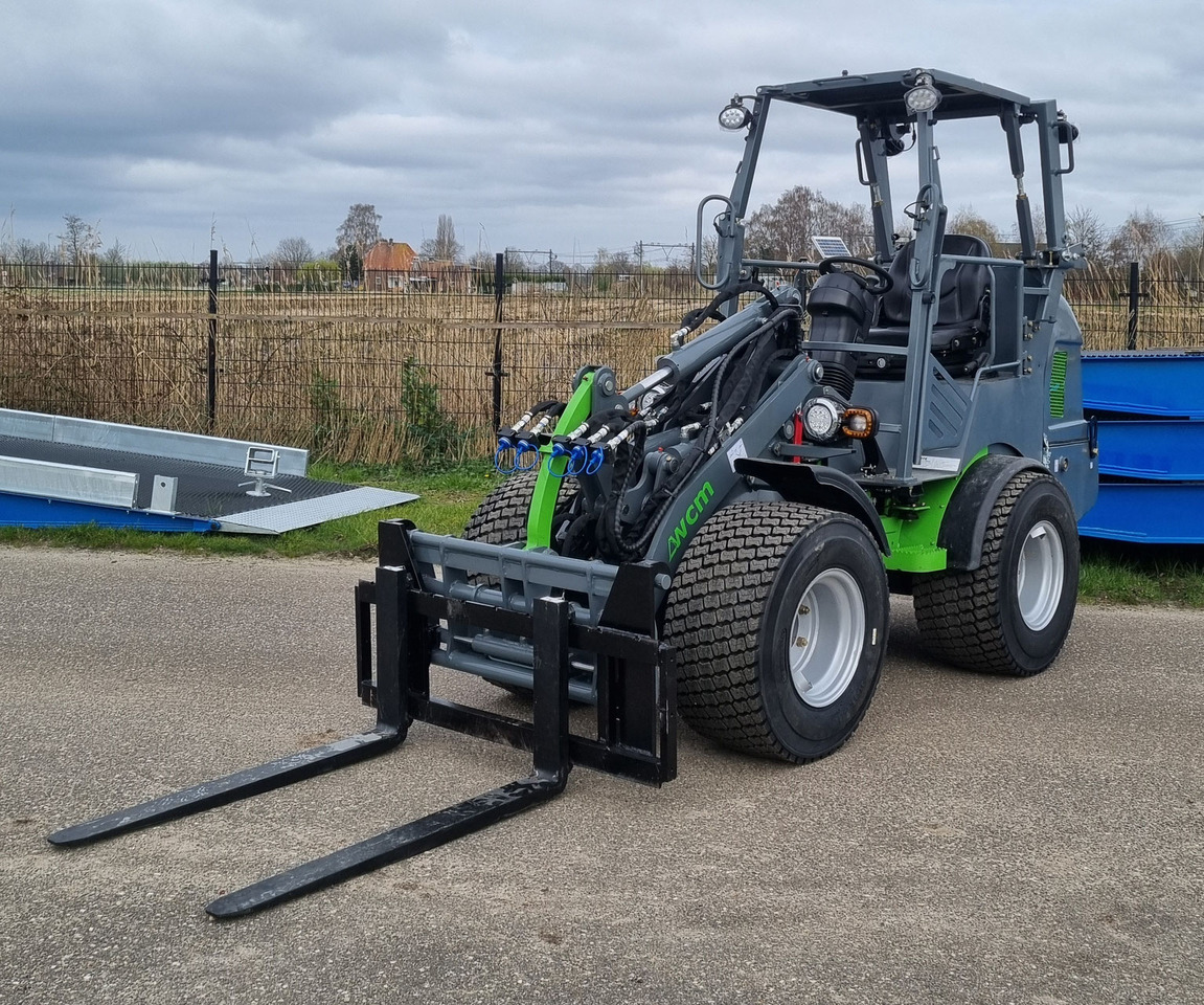 WCM - L2316 - اللودر بعجل: صورة 1 WCM - L2316 - اللودر بعجل: صورة 1