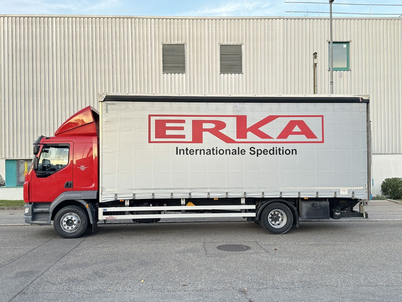 DAF LF 290 FA 16t L-Haus Schiebeplane 7,3m LBW AHK - شاحنة ستارة: صورة 4 DAF LF 290 FA 16t L-Haus Schiebeplane 7,3m LBW AHK - شاحنة ستارة: صورة 4