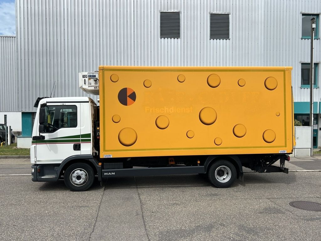 MAN TGL 8.220 Kühlkoffer 5,26m LBW Klima Luftgef. MAN TGL 8.220 Kühlkoffer 5,26m LBW Klima Luftgef. - شاحنة مُبرّدة للتوصيل: صورة 4 MAN TGL 8.220 Kühlkoffer 5,26m LBW Klima Luftgef. MAN TGL 8.220 Kühlkoffer 5,26m LBW Klima Luftgef. - شاحنة مُبرّدة للتوصيل: صورة 4