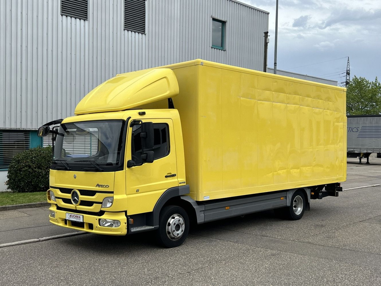 Mercedes-Benz Atego 816L Möbelkoffer 6,15m LBW 3-Sitze Euro-5 - شاحنة مغلقة الصندوق: صورة 1 Mercedes-Benz Atego 816L Möbelkoffer 6,15m LBW 3-Sitze Euro-5 - شاحنة مغلقة الصندوق: صورة 1