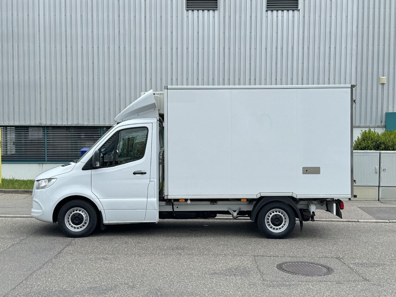 Mercedes-Benz Sprinter 316 Tiefkühl 3,3m TK V-500 MAX Luftgef. - شاحنة مُبرّدة للتوصيل: صورة 4 Mercedes-Benz Sprinter 316 Tiefkühl 3,3m TK V-500 MAX Luftgef. - شاحنة مُبرّدة للتوصيل: صورة 4