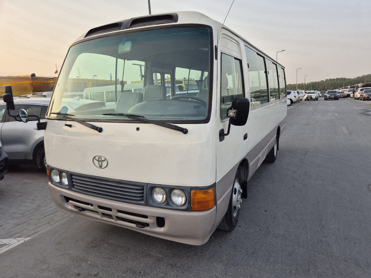 TOYOTA Coaster ... 25 places ...climatisé - حافلة صغيرة, ميكروباص: صورة 2 TOYOTA Coaster ... 25 places ...climatisé - حافلة صغيرة, ميكروباص: صورة 2