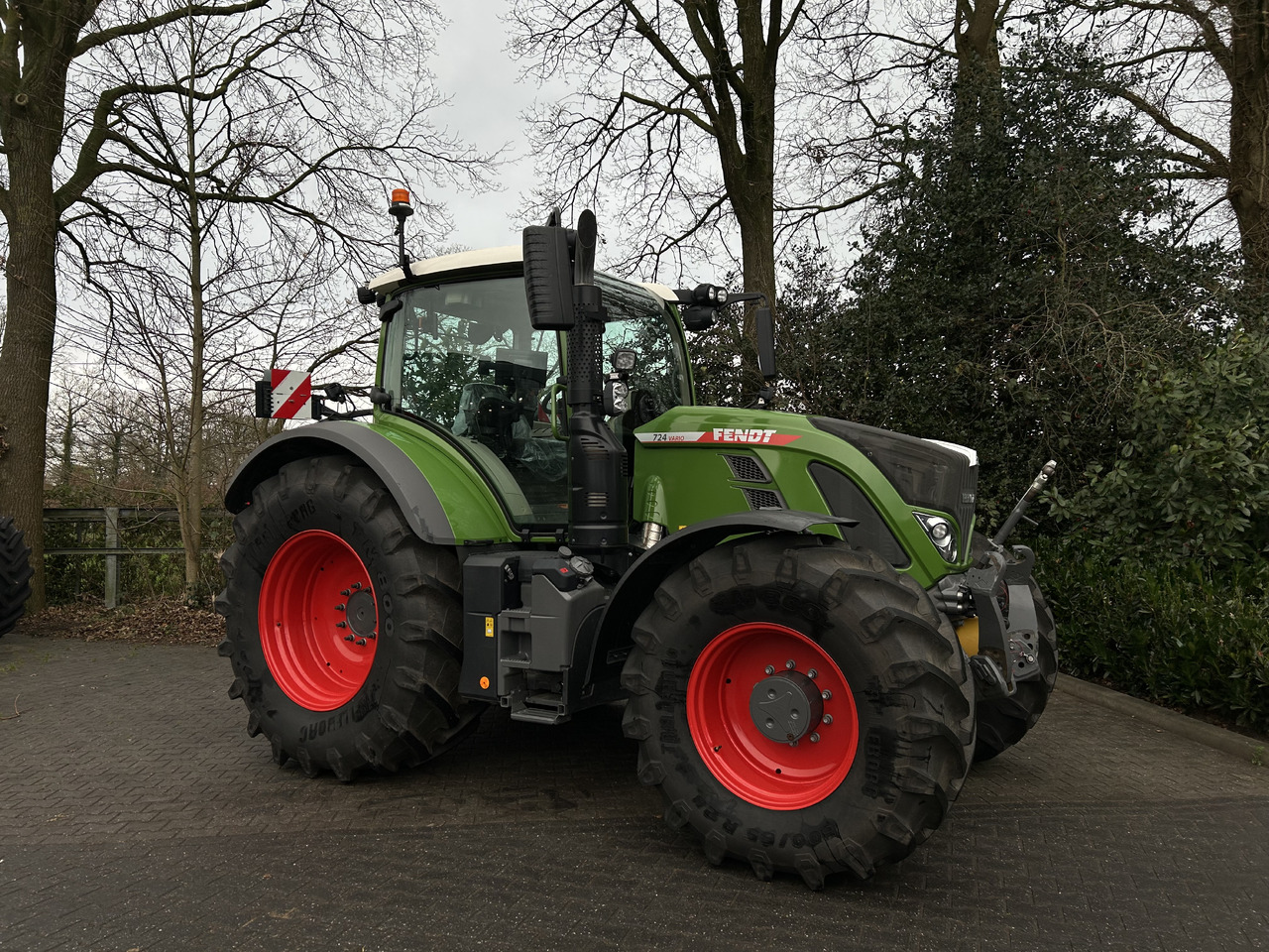 FENDT 724 Vario Gen6 ProfiPlus setting 2 - جرار: صورة 3 FENDT 724 Vario Gen6 ProfiPlus setting 2 - جرار: صورة 3