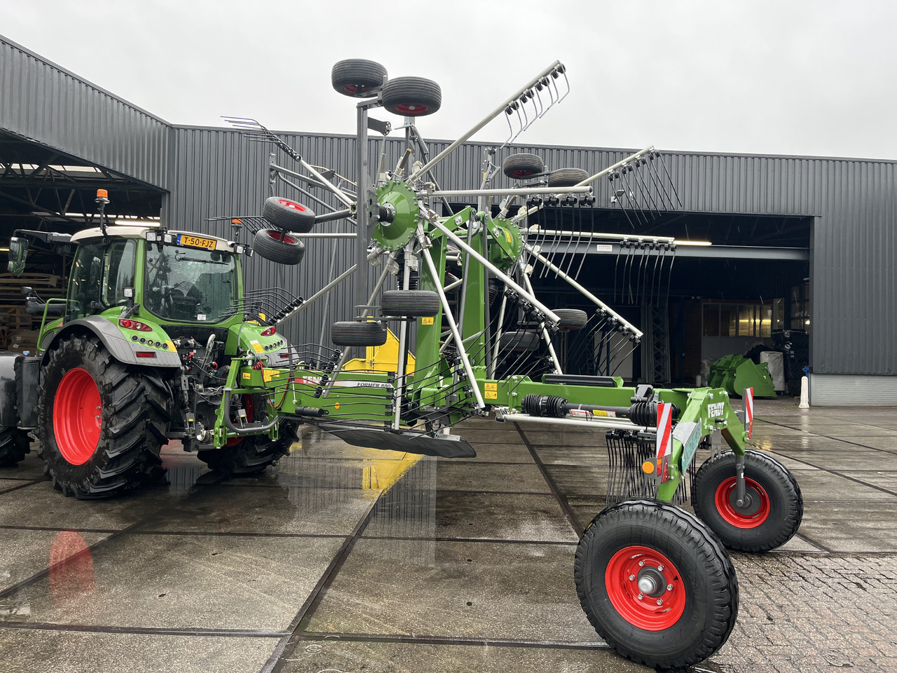 FENDT Former 880 - زحافة: صورة 1 FENDT Former 880 - زحافة: صورة 1