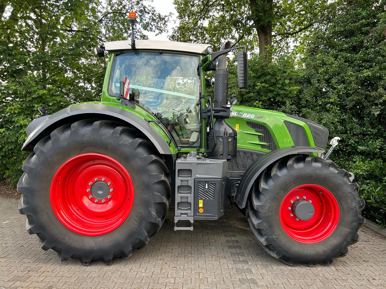 Fendt 828 Vario S4 ProfiPlus - جرار: صورة 4 Fendt 828 Vario S4 ProfiPlus - جرار: صورة 4