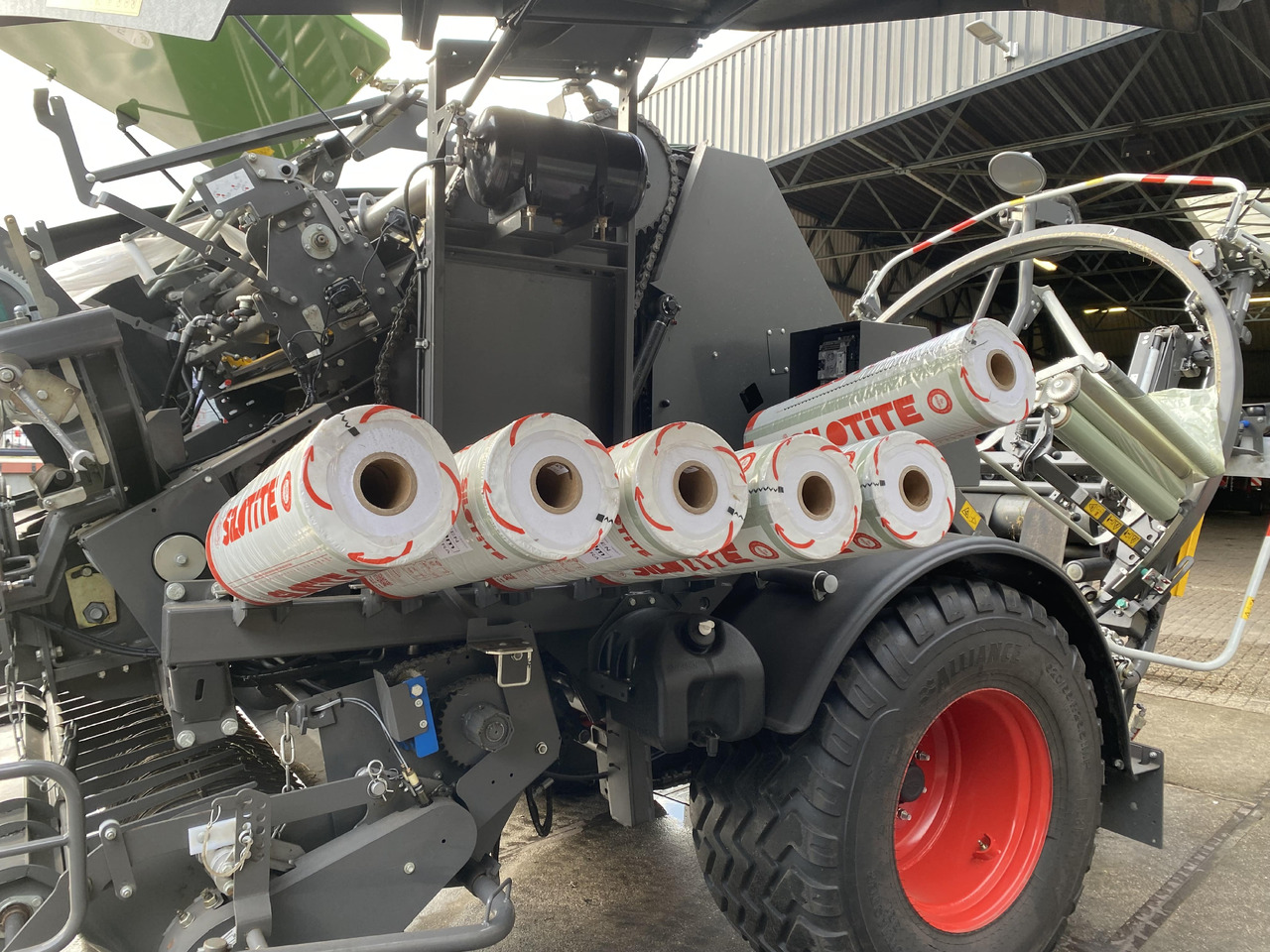آلة تغليف بالة التبن Fendt Rotana 130F: صورة 12