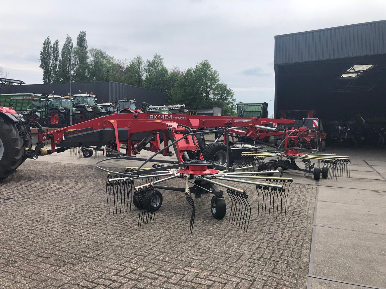 Massey Ferguson RK 1404 TRC-PRO - آلة تيبيس العشب/ آلة جمع العشب: صورة 4 Massey Ferguson RK 1404 TRC-PRO - آلة تيبيس العشب/ آلة جمع العشب: صورة 4