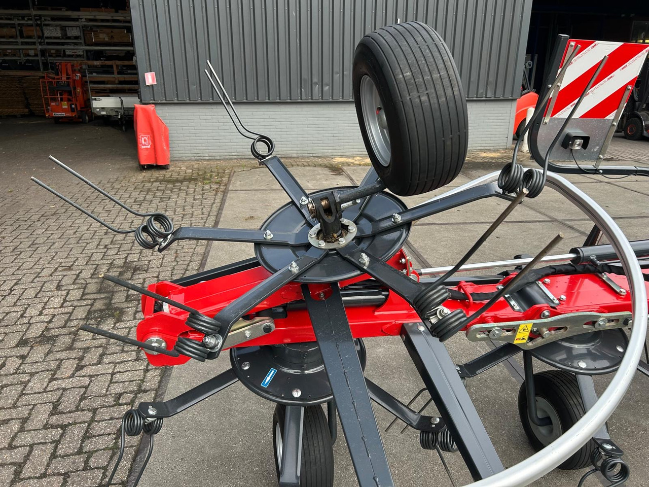 Vicon Fanex 904 - آلة تيبيس العشب/ آلة جمع العشب: صورة 5 Vicon Fanex 904 - آلة تيبيس العشب/ آلة جمع العشب: صورة 5