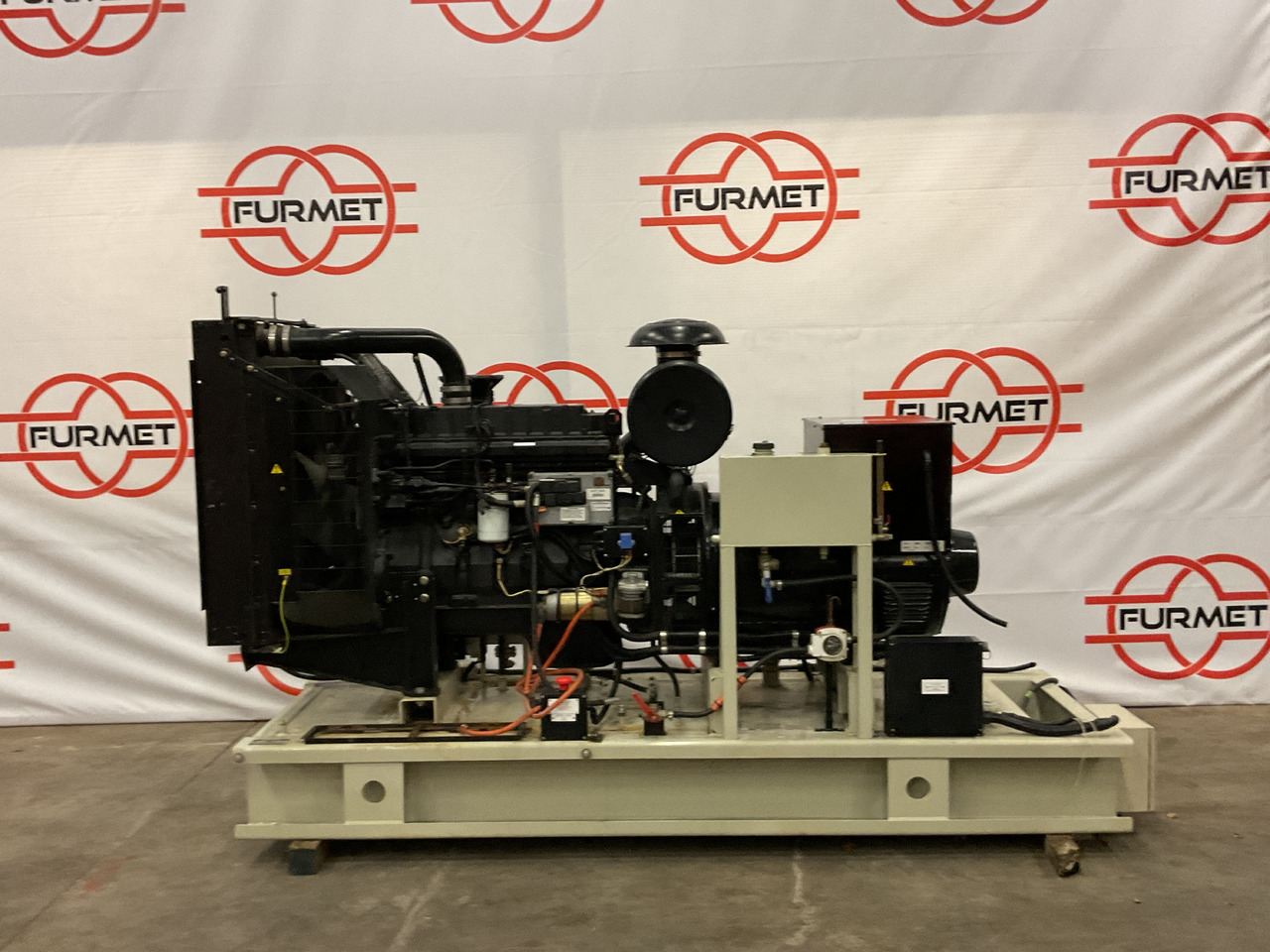 Perkins 250KVA, low standby hours and very complete. - مجموعة المولدات: صورة 1 Perkins 250KVA, low standby hours and very complete. - مجموعة المولدات: صورة 1