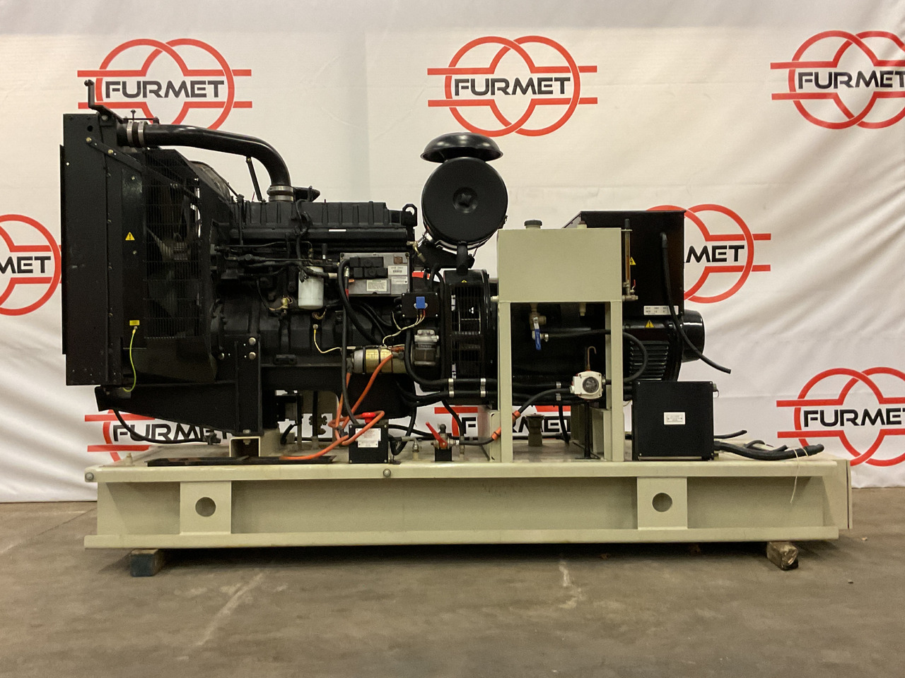 Perkins 250KVA, low standby hours and very complete. - مجموعة المولدات: صورة 2 Perkins 250KVA, low standby hours and very complete. - مجموعة المولدات: صورة 2