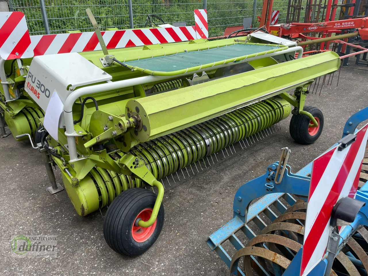 CLAAS PU 300 HD - ملحق حصادة أعلاف: صورة 1 CLAAS PU 300 HD - ملحق حصادة أعلاف: صورة 1