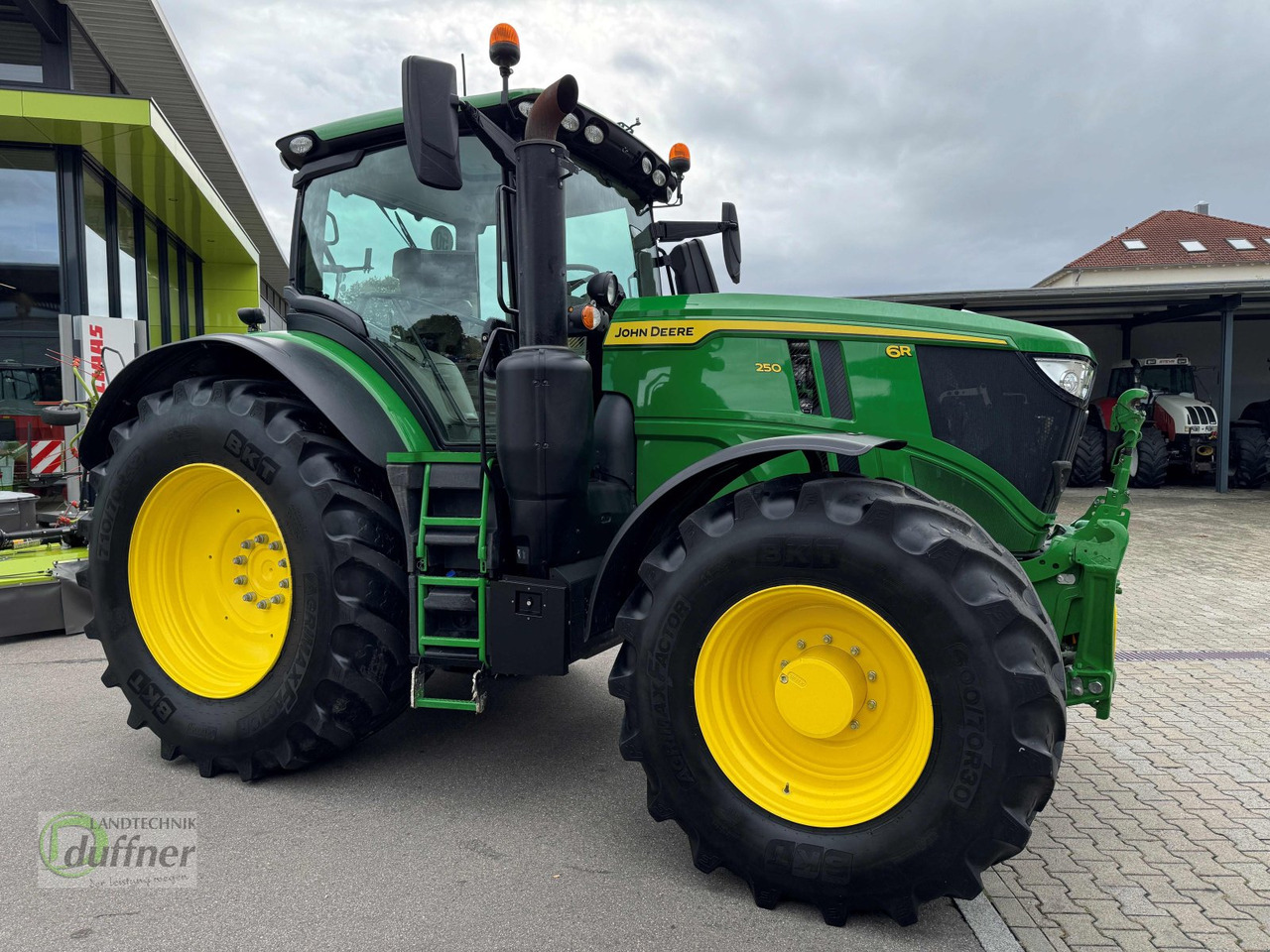 John Deere 6R 250 - جرار: صورة 1 John Deere 6R 250 - جرار: صورة 1