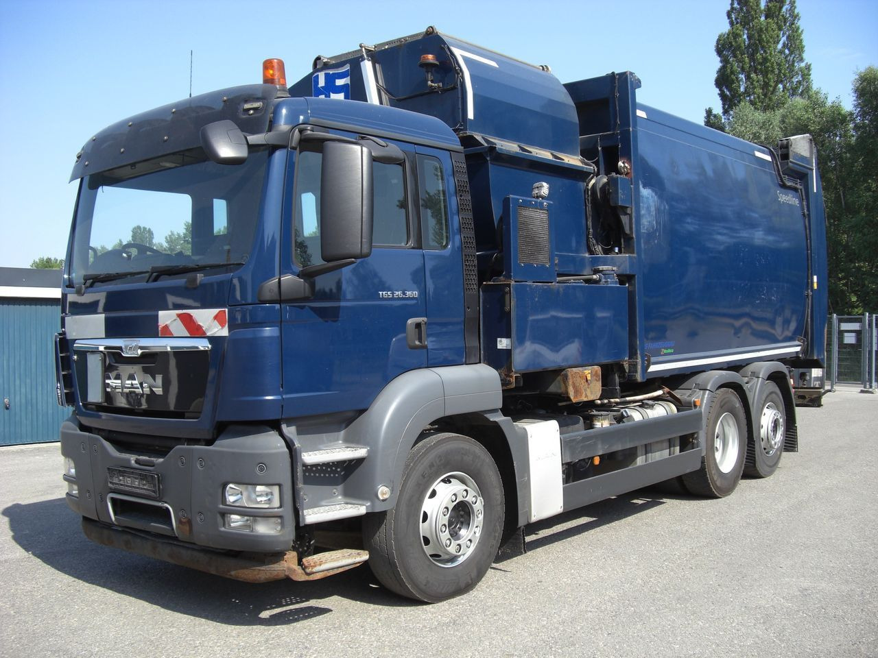 MAN 26360FNLL / SEITENLADER MAN 26360FNLL / SEITENLADER - شاحنة النفايات: صورة 1 MAN 26360FNLL / SEITENLADER MAN 26360FNLL / SEITENLADER - شاحنة النفايات: صورة 1
