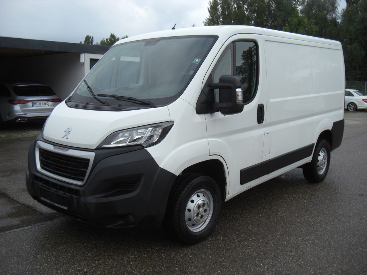 Peugeot BOXER 2,0 KURZ/NIEDRIG - فان المدمجة: صورة 1 Peugeot BOXER 2,0 KURZ/NIEDRIG - فان المدمجة: صورة 1